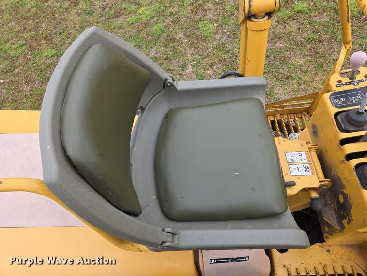 image for item DS5360 2004 Vermeer RT 650 vibratory cable plow