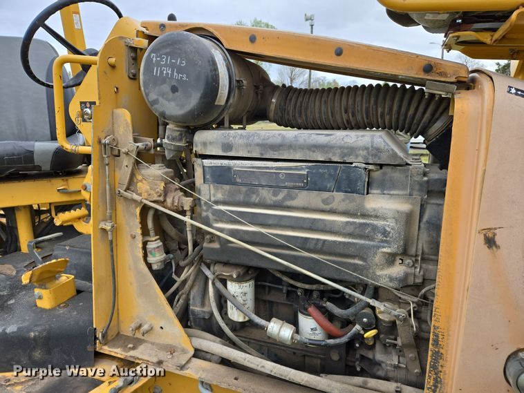 image for item DS5360 2004 Vermeer RT 650 vibratory cable plow