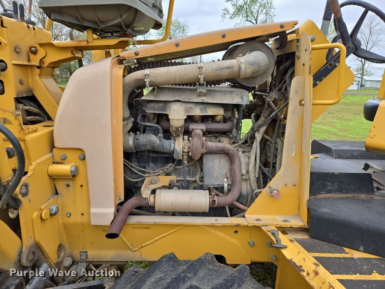 image for item DS5360 2004 Vermeer RT 650 vibratory cable plow