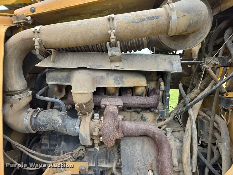 image for item DS5360 2004 Vermeer RT 650 vibratory cable plow