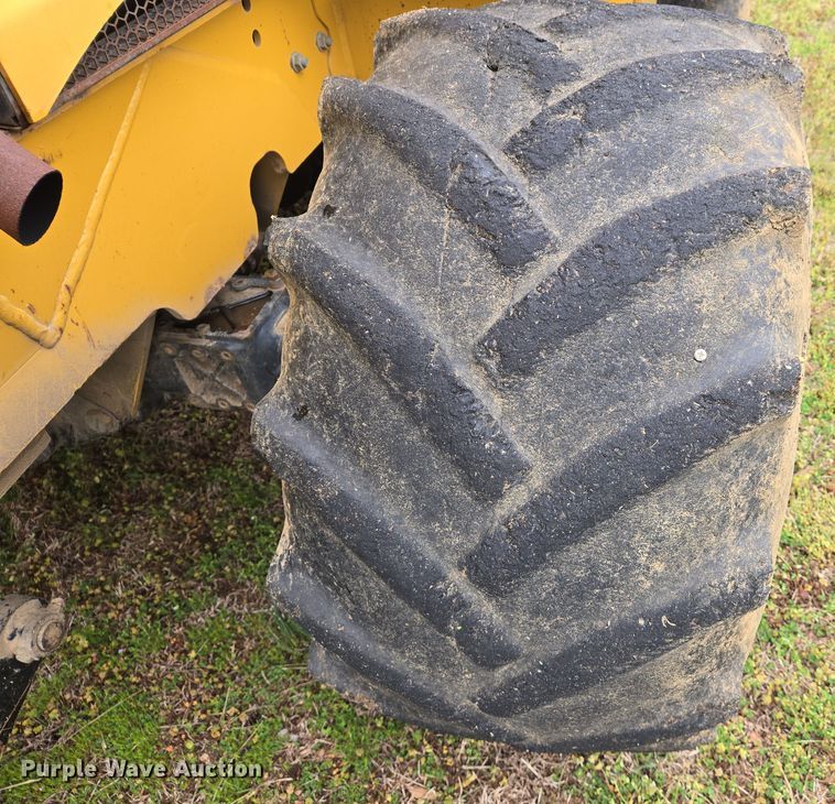 image for item DS5360 2004 Vermeer RT 650 vibratory cable plow