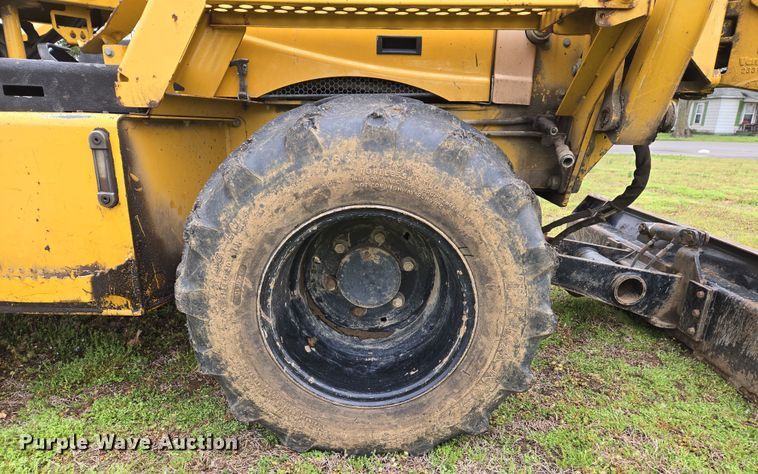 image for item DS5360 2004 Vermeer RT 650 vibratory cable plow