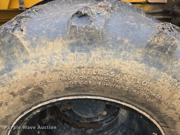 image for item DS5360 2004 Vermeer RT 650 vibratory cable plow