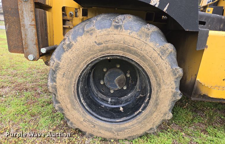 image for item DS5360 2004 Vermeer RT 650 vibratory cable plow