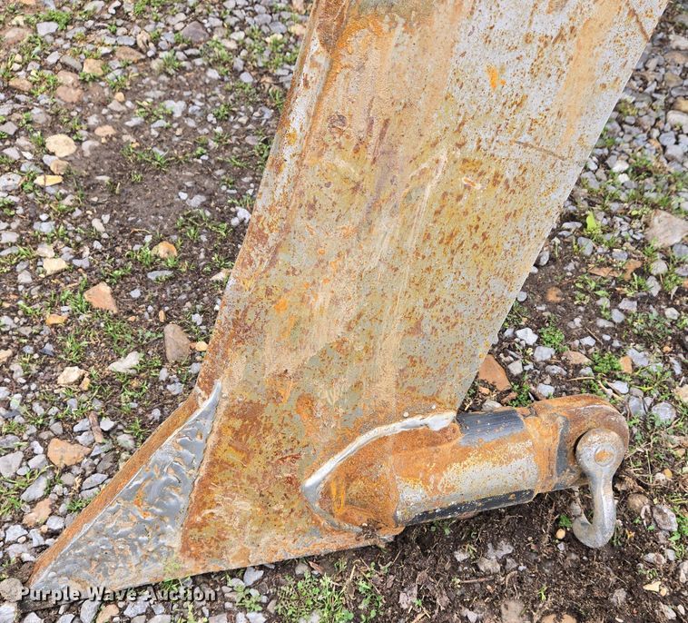 image for item DS5360 2004 Vermeer RT 650 vibratory cable plow