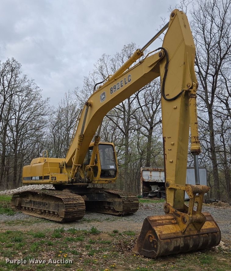 image for item DS5365 1995 John Deere 892E LC excavator