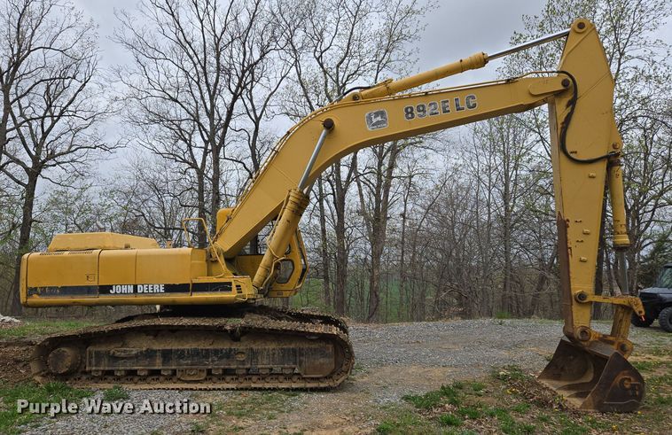 image for item DS5365 1995 John Deere 892E LC excavator