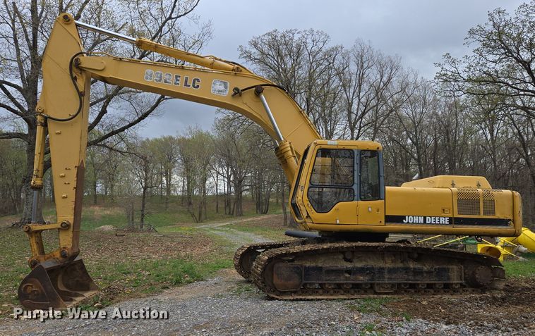 image for item DS5365 1995 John Deere 892E LC excavator