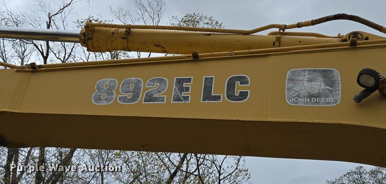 image for item DS5365 1995 John Deere 892E LC excavator