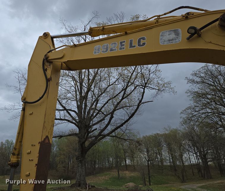 image for item DS5365 1995 John Deere 892E LC excavator