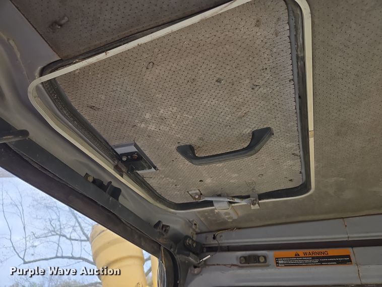 image for item DS5365 1995 John Deere 892E LC excavator