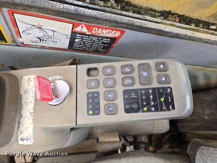 image for item DS5365 1995 John Deere 892E LC excavator