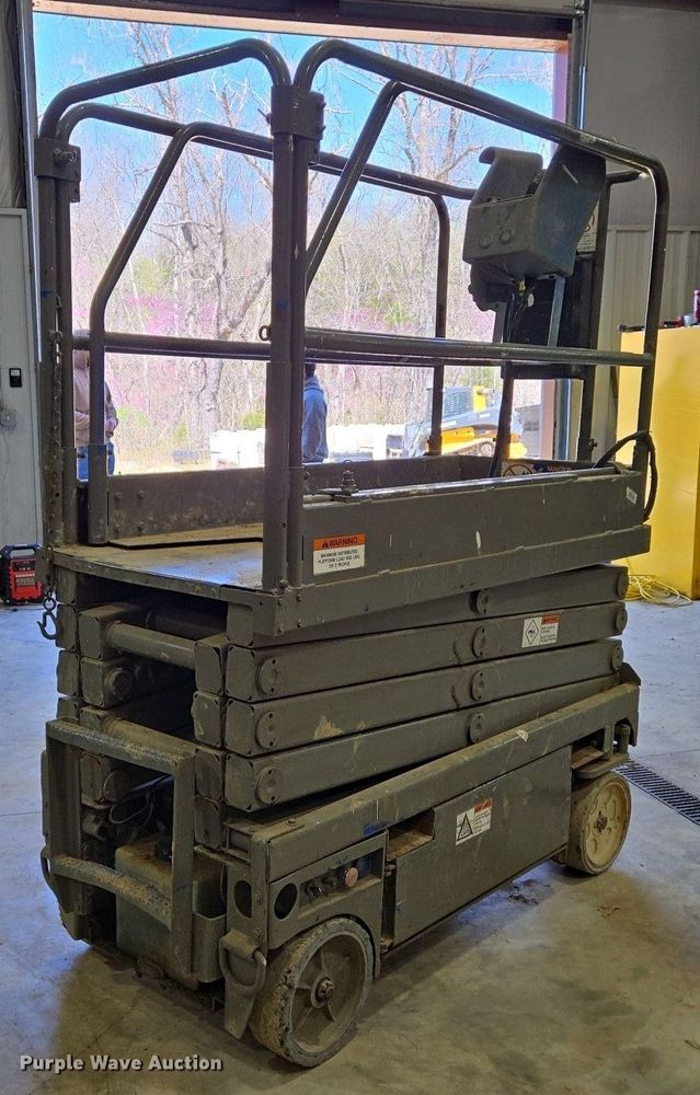 image for item DS5382 Upright 65700-010 scissor lift