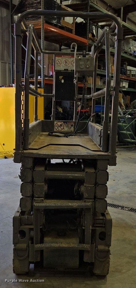 image for item DS5382 Upright 65700-010 scissor lift