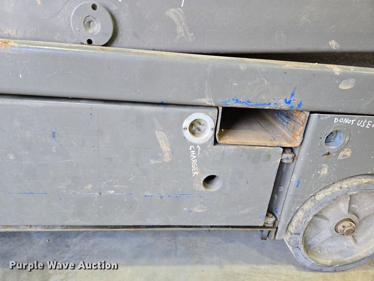 image for item DS5382 Upright 65700-010 scissor lift