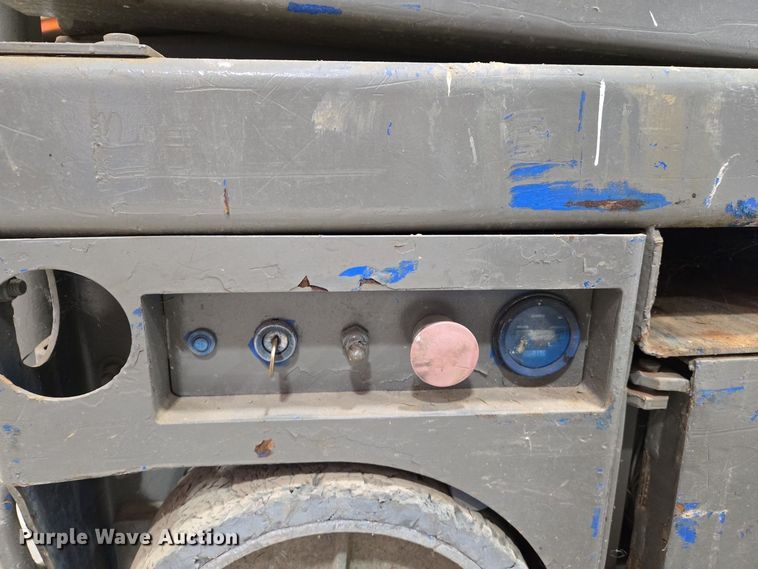 image for item DS5382 Upright 65700-010 scissor lift