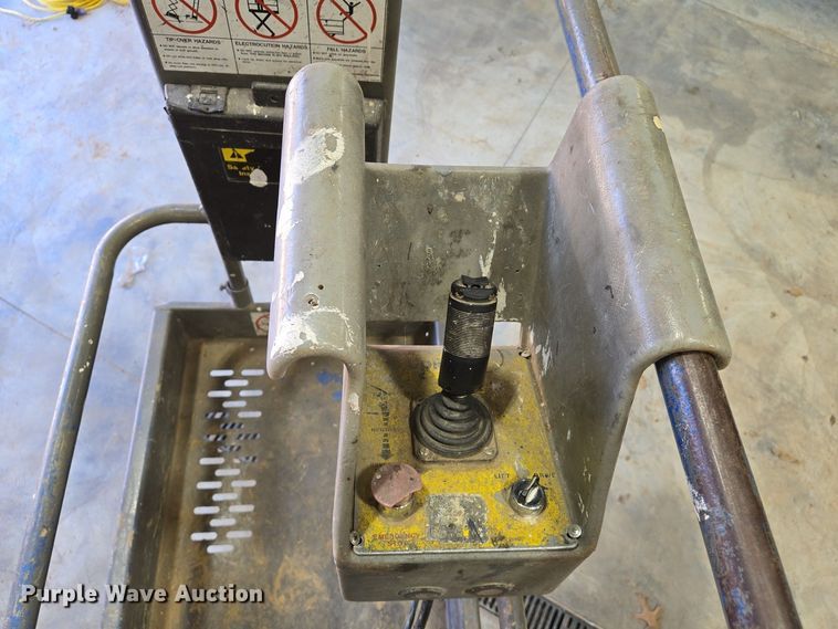 image for item DS5382 Upright 65700-010 scissor lift