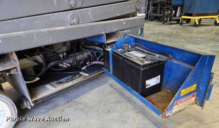 image for item DS5382 Upright 65700-010 scissor lift