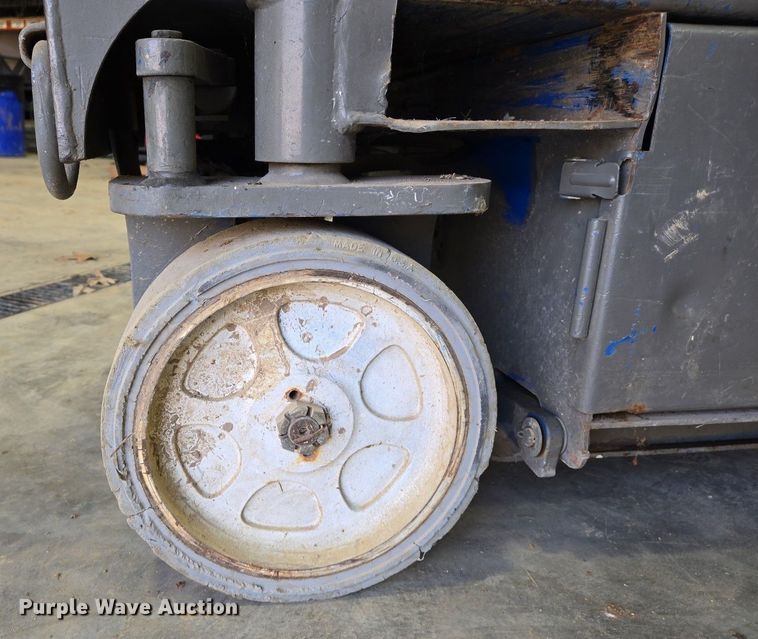 image for item DS5382 Upright 65700-010 scissor lift