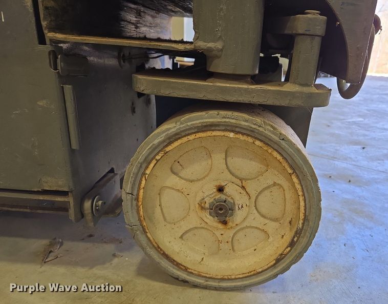 image for item DS5382 Upright 65700-010 scissor lift