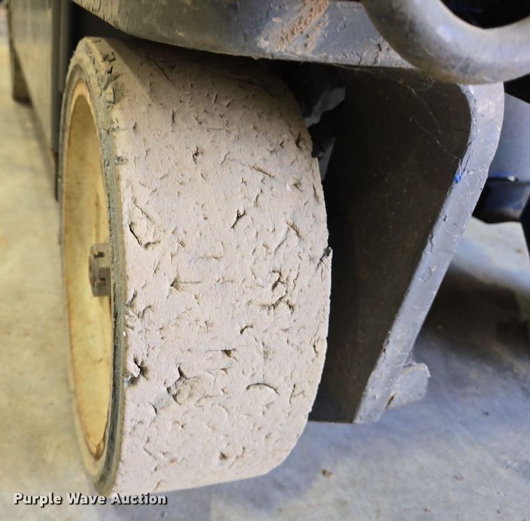 image for item DS5382 Upright 65700-010 scissor lift