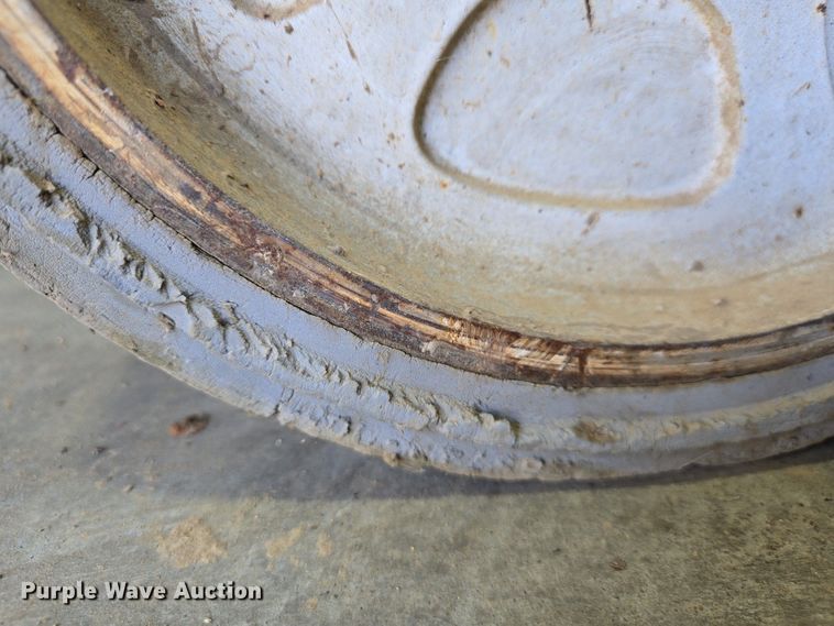 image for item DS5382 Upright 65700-010 scissor lift