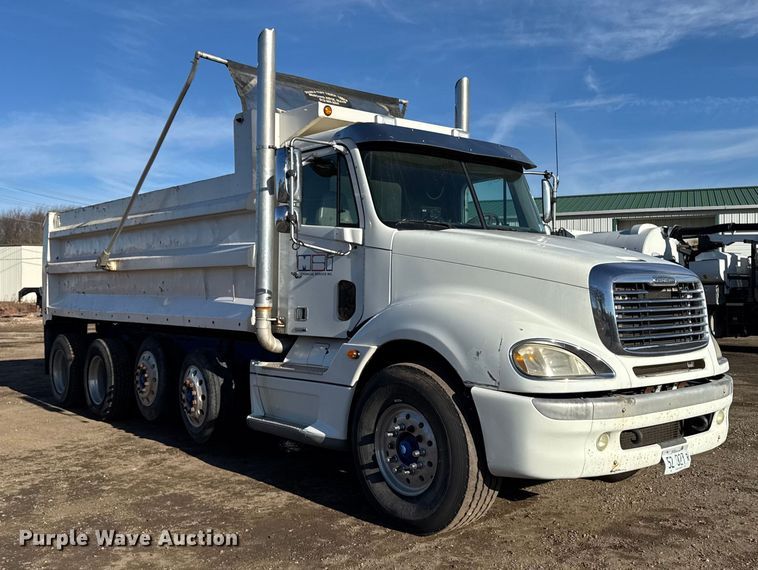 image for item DT0633 2005 Freightliner Columbia dump truck