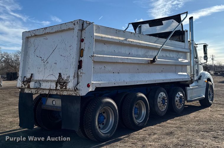 image for item DT0633 2005 Freightliner Columbia dump truck