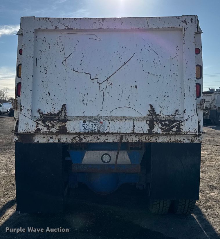 image for item DT0633 2005 Freightliner Columbia dump truck