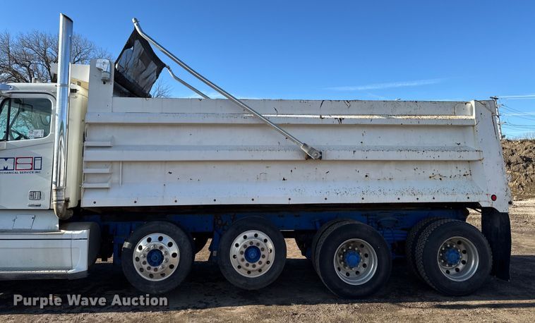 image for item DT0633 2005 Freightliner Columbia dump truck