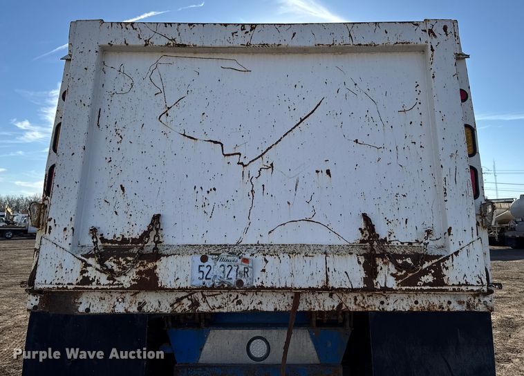 image for item DT0633 2005 Freightliner Columbia dump truck