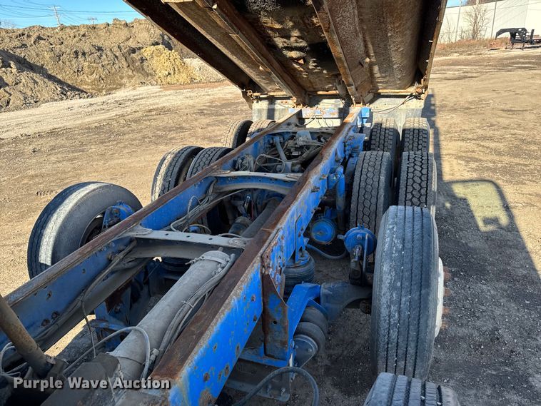 image for item DT0633 2005 Freightliner Columbia dump truck