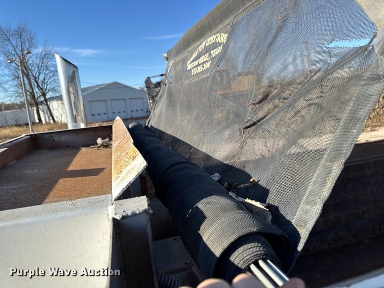 image for item DT0633 2005 Freightliner Columbia dump truck