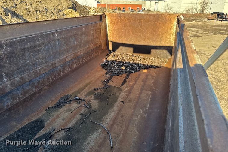 image for item DT0633 2005 Freightliner Columbia dump truck