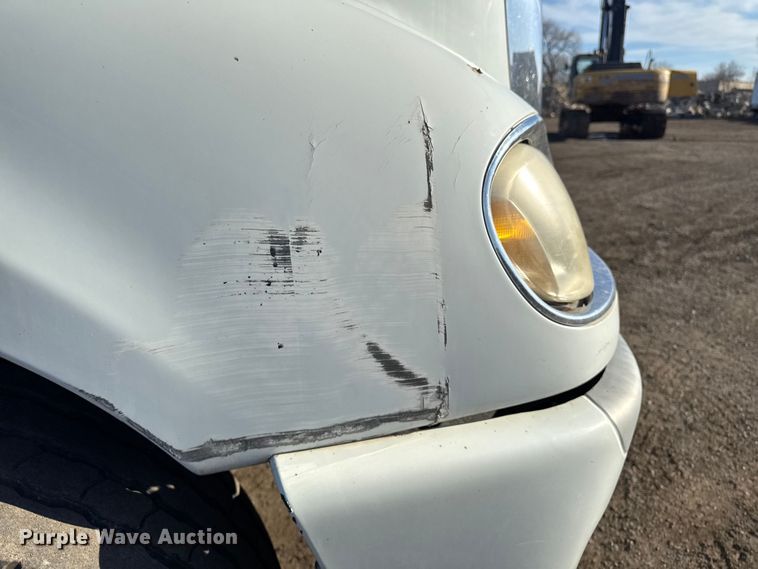 image for item DT0633 2005 Freightliner Columbia dump truck