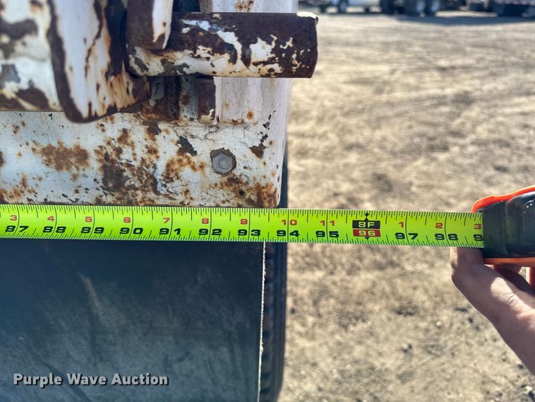 image for item DT0633 2005 Freightliner Columbia dump truck