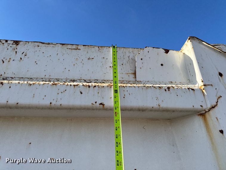 image for item DT0633 2005 Freightliner Columbia dump truck