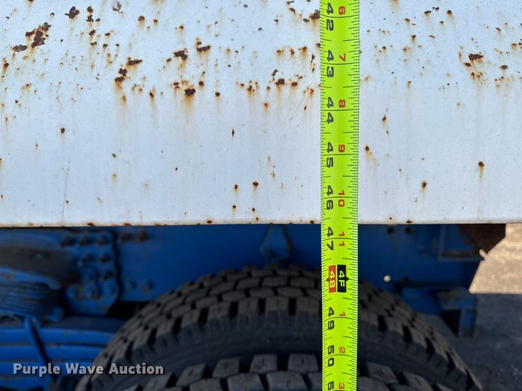 image for item DT0633 2005 Freightliner Columbia dump truck