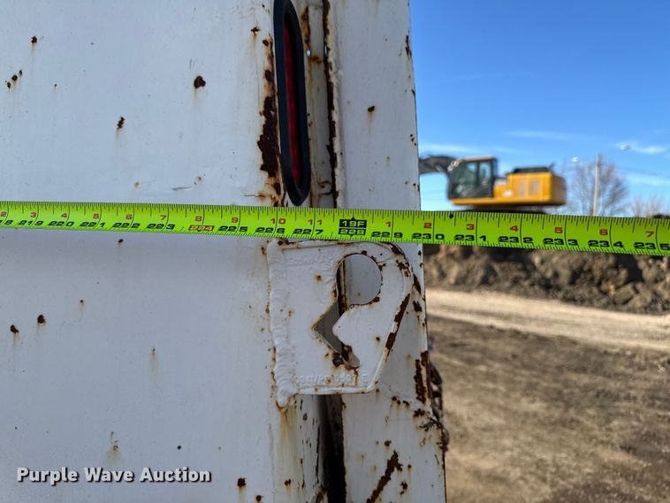 image for item DT0633 2005 Freightliner Columbia dump truck