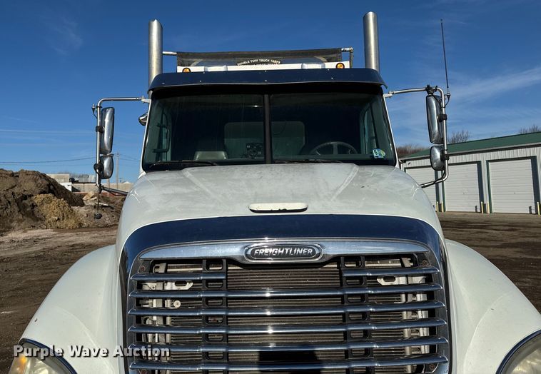 image for item DT0633 2005 Freightliner Columbia dump truck
