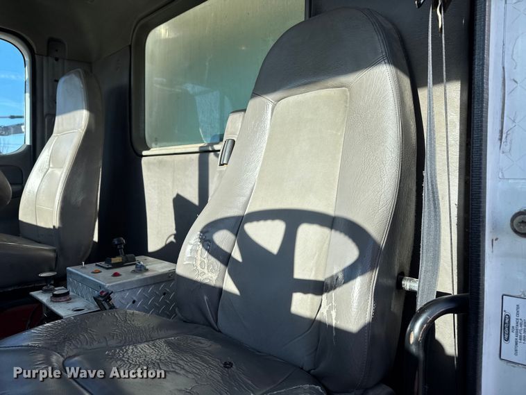 image for item DT0633 2005 Freightliner Columbia dump truck