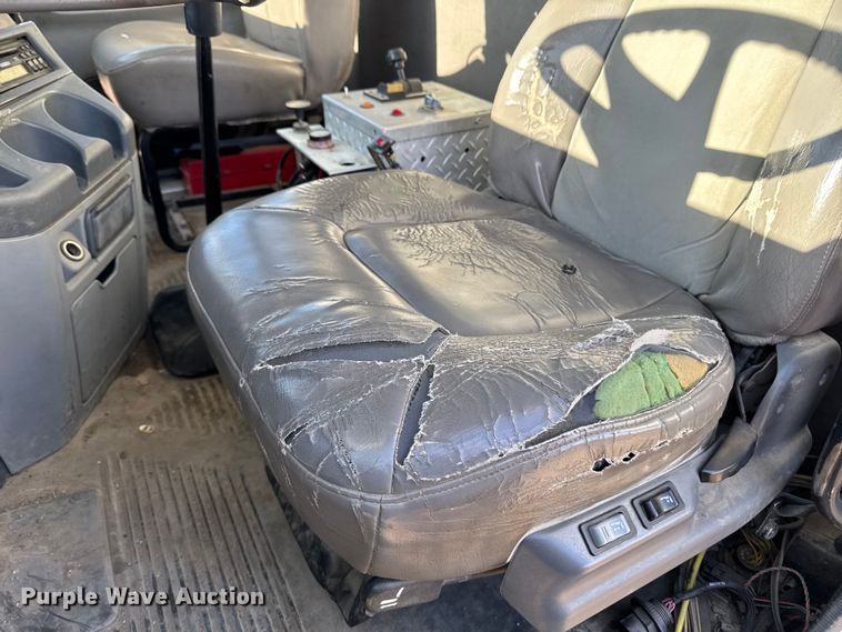 image for item DT0633 2005 Freightliner Columbia dump truck