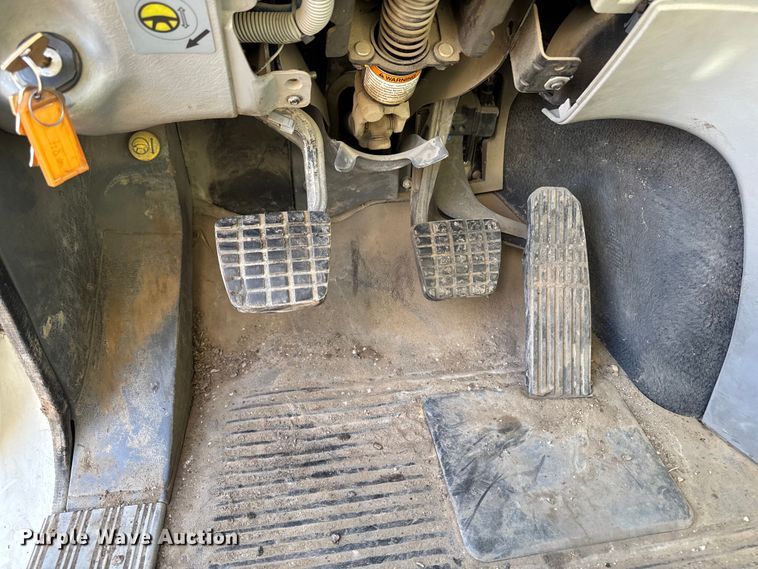 image for item DT0633 2005 Freightliner Columbia dump truck