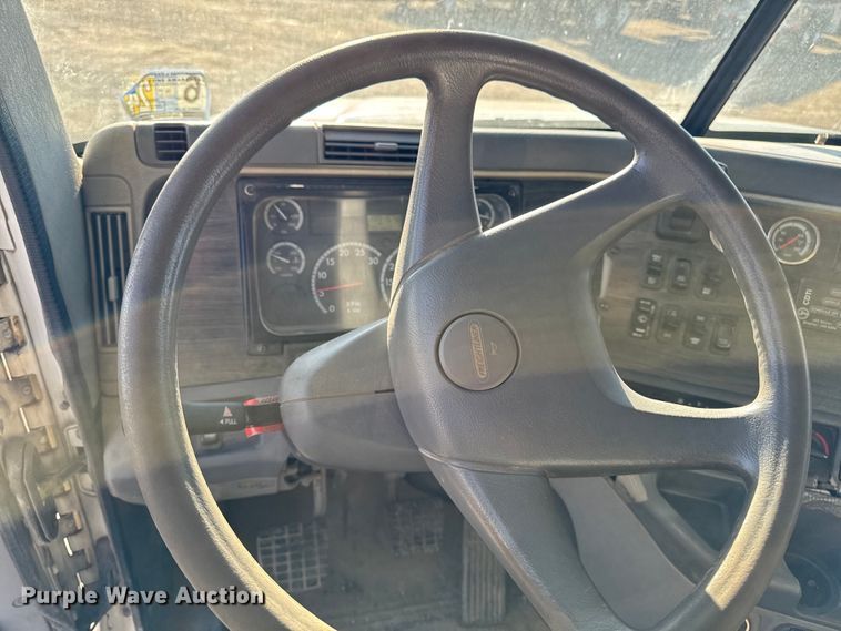 image for item DT0633 2005 Freightliner Columbia dump truck