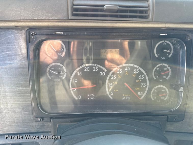 image for item DT0633 2005 Freightliner Columbia dump truck