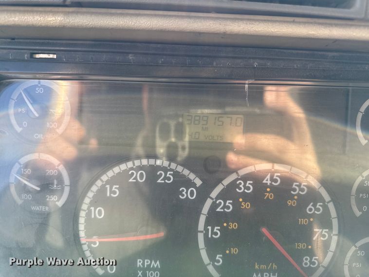 image for item DT0633 2005 Freightliner Columbia dump truck