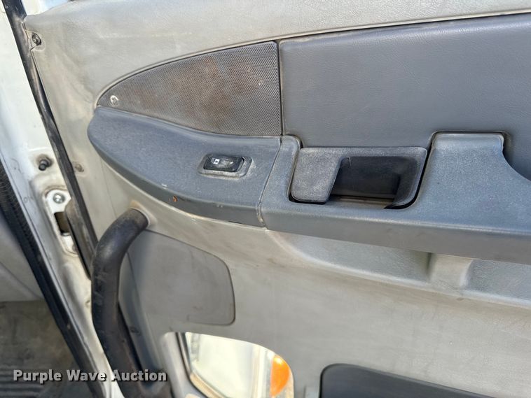 image for item DT0633 2005 Freightliner Columbia dump truck