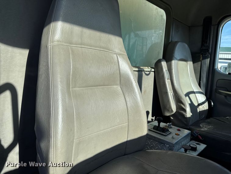 image for item DT0633 2005 Freightliner Columbia dump truck