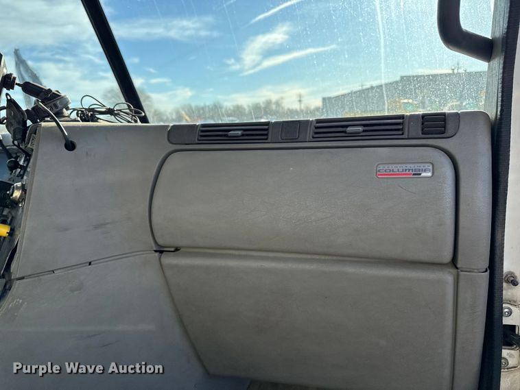 image for item DT0633 2005 Freightliner Columbia dump truck