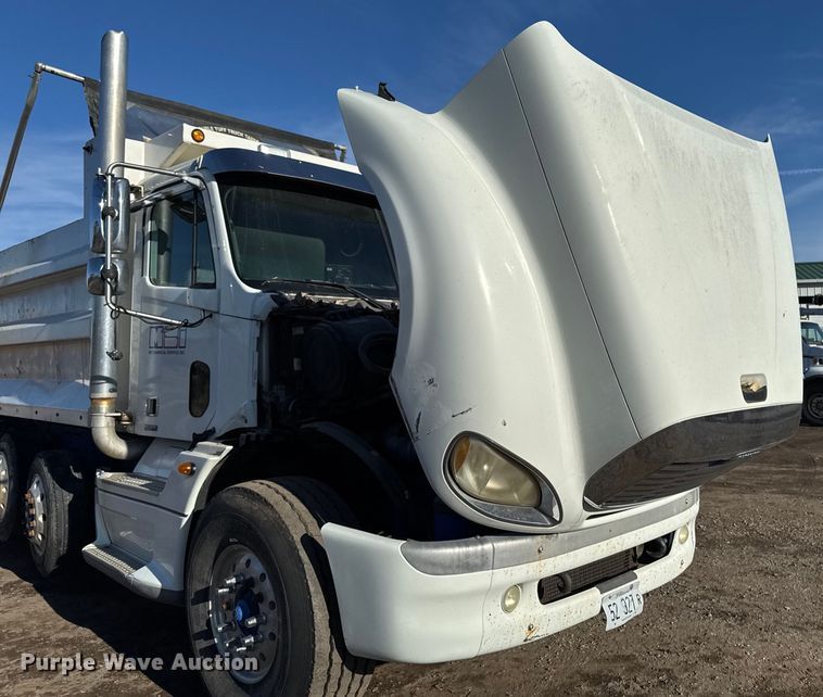 image for item DT0633 2005 Freightliner Columbia dump truck